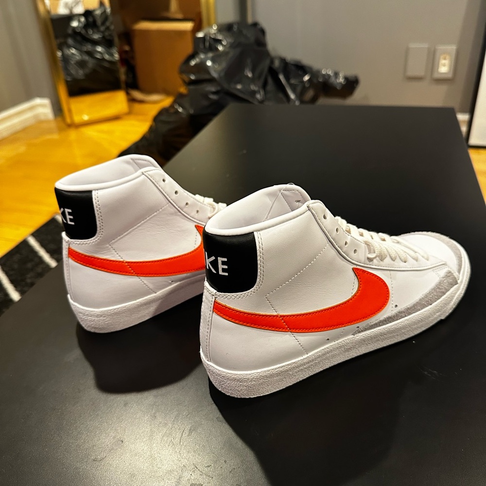 Nike Blazers - Picture 4 of 7